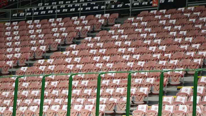 MILAN, ITALY - SEPTEMBER 21: Empty stands with signs showing where fans are allowed to sit before the start of the Serie A match between AC Milan and Bologna FC at Stadio Giuseppe Meazza on September 21, 2020 in Milan, Italy. A limit of 1,000 supporters are allowed into the stadium after matches were played behind closed doors due to Coronavirus restrictions. (Photo by Marco Luzzani/Getty Images) MILAN, ITALY - SEPTEMBER 21: Empty stands with signs showing where fans are allowed to sit before the start of the Serie A match between AC Milan and Bologna FC at Stadio Giuseppe Meazza on September 21, 2020 in Milan, Italy. A limit of 1,000 supporters are allowed into the stadium after matches were played behind closed doors due to Coronavirus restrictions. (Photo by Marco Luzzani/Getty Images)