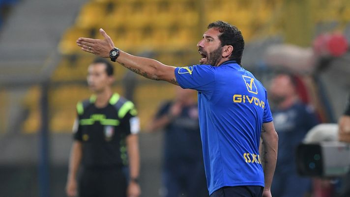 CASTELLAMMARE DI STABIA, ITALY - JULY 27: Fabio Caserta SS Juve Stabia coach gestures during the serie B match between SS Juve Stabia and US Cremonese at Romeo Menti stadium on July 27, 2020 in Castellammare di Stabia, Italy. (Photo by Francesco Pecoraro/Getty Images for Lega Serie B) 