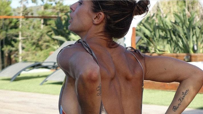 Elisabetta Canalis lascia tutti senza parole: lato B mozzafiato per l’ex velina  Elisabetta Canalis lascia tutti senza parole: lato B mozzafiato per l’ex velina - immagine 1