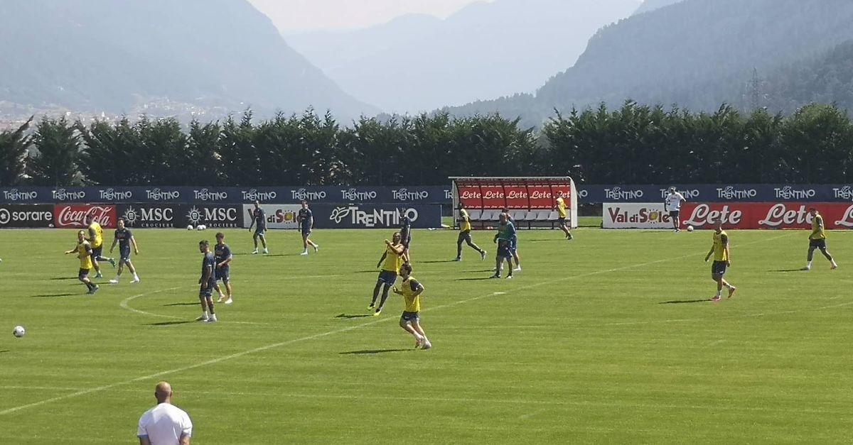 Foto Ritiro Dimaro Day 10 Gli Azzurri Provano Il Calcio Dinizio Nellallenamento Calcio 