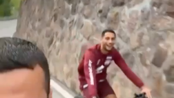 Video – Izzo e Mandragora a tutta velocità in bici nel pomeriggio libero