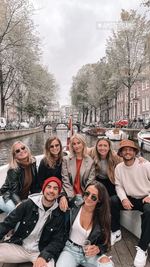 FOTO Mertens si gode il riposo con moglie ed amici: il luogo è da mozzafiato- immagine 2