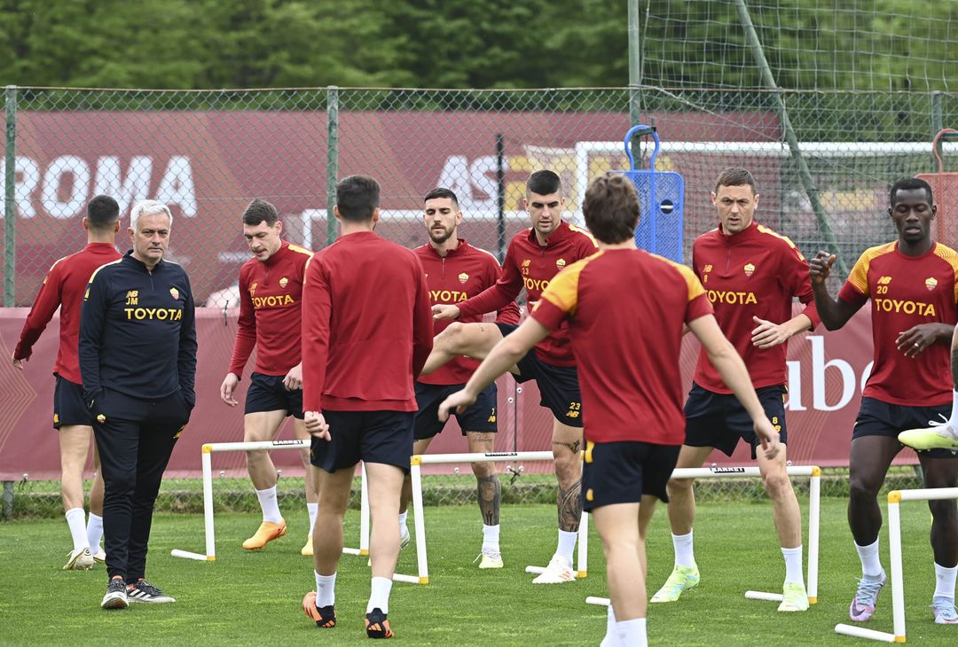 Roma, allenamento in vista del Bayer: ci sono Dybala e Wijnaldum – FOTO GALLERY - immagine 19