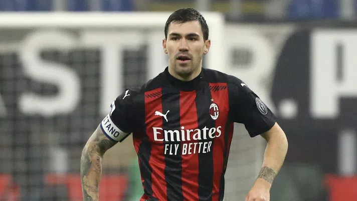 Alessio Romagnoli (difensore e capitano AC MIlan), qui durante Milan-Lazio 3-2 (Serie A 2020-2021) | AC Milan News (Getty Images)