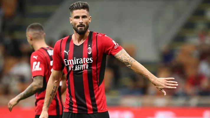 MILAN, ITALY - AUGUST 29: Olivier Giroud of AC Milan gestures during the Serie A match between AC Milan and Cagliari Calcio at Stadio Giuseppe Meazza on August 29, 2021 in Milan, . (Photo by Marco Luzzani/Getty Images)