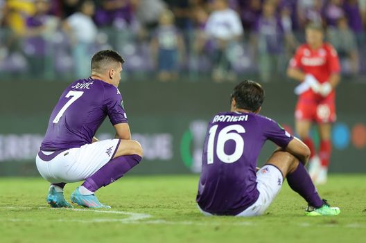 FLORENCE, ITALY - SEPTEMBER 08: Luka Jovic of ACF Fiorentina and Luca Ranieri of ACF Fiorentina shows hid dejection during the UEFA Europa Conference League group A match between ACF Fiorentina and Rīgas Futbola skola at Stadio Artemio Franchi on September 8, 2022 in Florence, Italy (Photo by Gabriele Maltinti/Getty Images) Bucchioni: “Stasera serve il cuore viola. Jovic può essere decisivo”- immagine 2
