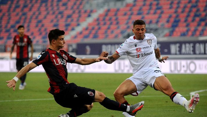 BOLOGNA, ITALY - JULY 01: Riccardo Orsolini of Bologna FC in action during the Serie A match between Bologna FC and  Cagliari Calcio at Stadio Renato Dall'Ara on July 01, 2020 in Bologna, Italy. (Photo by Mario Carlini / Iguana Press/Getty Images) 