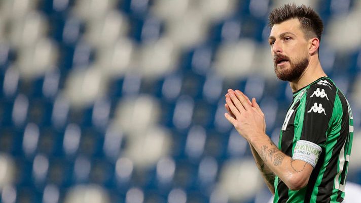 REGGIO NELL'EMILIA, ITALY - JANUARY 18: Francesco Acerbi of US Sassuolo Calcio reacts during the TIM Cup match between US Sassuolo and AC Cesena at Mapei Stadium - Citta' del Tricolore on January 18, 2017 in Reggio nell'Emilia, Italy. (Photo by Getty Images/Getty Images) Sassuolo, Carnevali: “Speriamo Berardi resti. Defrel? Vedremo cosa fare con la Roma. Su Acerbi…” - immagine 1