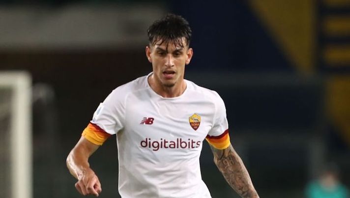 VERONA, ITALY - SEPTEMBER 19: Roger Ibanez Da Silva of AS Roma in action during the Serie A match between Hellas and AS Roma at Stadio Marcantonio Bentegodi on September 19, 2021 in Verona, Italy. (Photo by Marco Luzzani/Getty Images) BREAKING – Gol di Baschirotto o autogol di Ibanez: la decisione della Lega Calcio - immagine 1