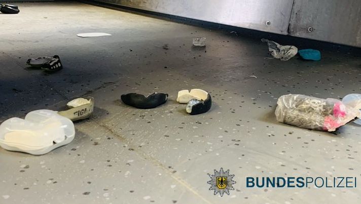 Derby di Berlino, Polizia: ecco le foto del materiale sequestrato ai tifosi Hertha - immagine 1