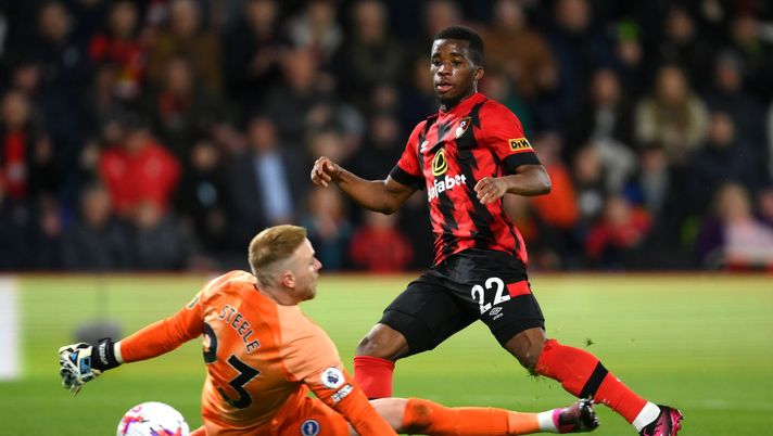BOURNEMOUTH, ENGLAND - APRIL 04: Hamed Junior Traore of AFC Bournemouth shoots past Jason Steele of Brighton & Hove Albion and misses during the Premier League match between AFC Bournemouth and Brighton & Hove Albion at Vitality Stadium on April 04, 2023 in Bournemouth, England. (Photo by Mike Hewitt/Getty Images) Calciomercato Roma, contatti avviati per Traoré: piace anche a Milan e Napoli - immagine 1