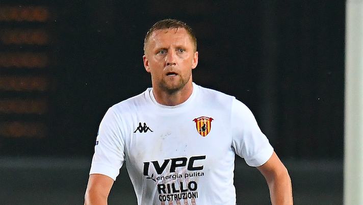 Il ds del Benevento: “Ecco perché Glik non è partito bene: viene dalla Francia…” - immagine 1