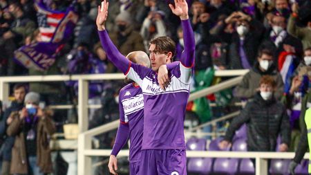 GERMOGLI PH: 17 GENNAIO 2022 FIRENZE STADIO ARTEMIO FRANCHI CAMPIONATO SERIE A TIM 2021/2022 FIORENTINA VS GENOA NELLA FOTO VLAHOVIC SALUTA GERMOGLI PH: 17 GENNAIO 2022 FIRENZE STADIO ARTEMIO FRANCHI CAMPIONATO SERIE A TIM 2021/2022 FIORENTINA VS GENOA NELLA FOTO VLAHOVIC SALUTA