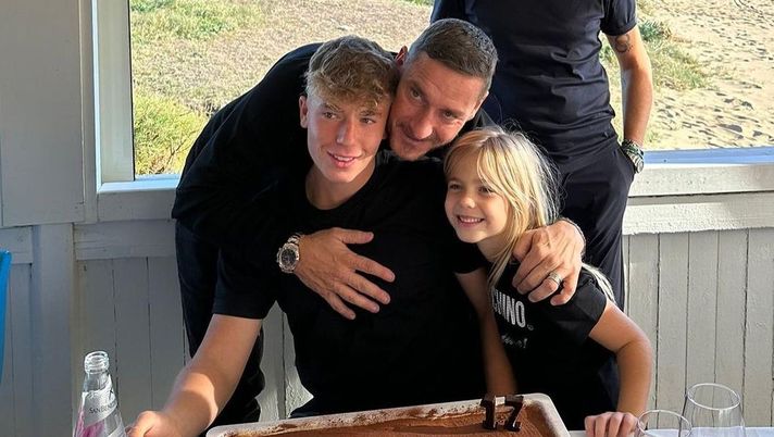 Il pre derby di Totti: pranzo e sorpresa dello speaker per il compleanno di Cristian - immagine 1