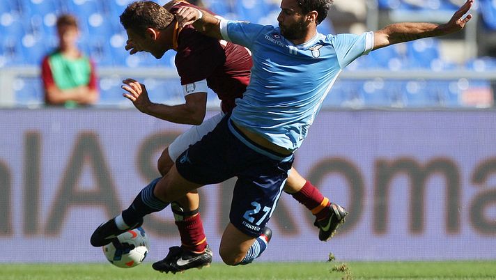 ROME, ITALY - SEPTEMBER 22: Francesco Totti (L) of AS Roma competes for the ball with Lorik Cana of SS Lazio during the Serie A match between AS Roma and SS Lazio at Stadio Olimpico on September 22, 2013 in Rome, Italy. (Photo by Paolo Bruno/Getty Images) ROME, ITALY - SEPTEMBER 22: Francesco Totti (L) of AS Roma competes for the ball with Lorik Cana of SS Lazio during the Serie A match between AS Roma and SS Lazio at Stadio Olimpico on September 22, 2013 in Rome, Italy. (Photo by Paolo Bruno/Getty Images)