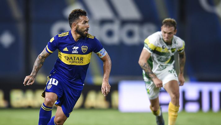 BUENOS AIRES, ARGENTINA - APRIL 03: Carlos Tevez of Boca Juniors drives the ball during a match between Boca Juniors and Defensa y Justicia as part of Copa De La Liga Profesional 2021 at Estadio Alberto J. Armando on April 3, 2021 in Buenos Aires, Argentina. (Photo by Marcelo Endelli/Getty Images) BUENOS AIRES, ARGENTINA - APRIL 03: Carlos Tevez of Boca Juniors drives the ball during a match between Boca Juniors and Defensa y Justicia as part of Copa De La Liga Profesional 2021 at Estadio Alberto J. Armando on April 3, 2021 in Buenos Aires, Argentina. (Photo by Marcelo Endelli/Getty Images)