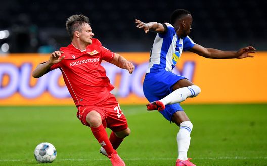 BERLIN, GERMANY - MAY 22: Dodi Lukébakio (R) of Hertha Berlin challenges Michael Parensen of Union Berlin during the Bundesliga match between Hertha BSC and 1. FC Union Berlin at Olympiastadion on May 22, 2020 in Berlin, Germany. The Bundesliga and Second Bundesliga is the first professional league to resume the season after the nationwide lockdown due to the ongoing Coronavirus (COVID-19) pandemic. All matches until the end of the season will be played behind closed doors. (Photo by Stuart Franklin/Getty Images) BERLIN, GERMANY - MAY 22: Dodi Lukébakio (R) of Hertha Berlin challenges Michael Parensen of Union Berlin during the Bundesliga match between Hertha BSC and 1. FC Union Berlin at Olympiastadion on May 22, 2020 in Berlin, Germany. The Bundesliga and Second Bundesliga is the first professional league to resume the season after the nationwide lockdown due to the ongoing Coronavirus (COVID-19) pandemic. All matches until the end of the season will be played behind closed doors. (Photo by Stuart Franklin/Getty Images)