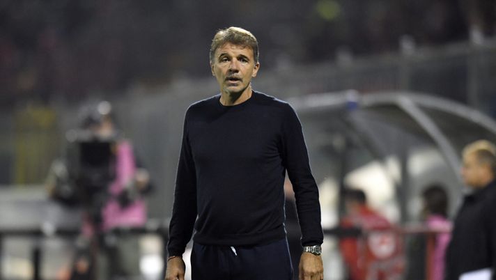 CREMONA, ITALY - OCTOBER 27: Marco Baroni head coach of US Cremonese  reacts during the Serie B match between US Cremonese and Frosinone Calcio at Stadio Giovanni Zini on October 27, 2019 in Cremona, Italy.  (Photo by Alessandro Sabattini/Getty Images) 