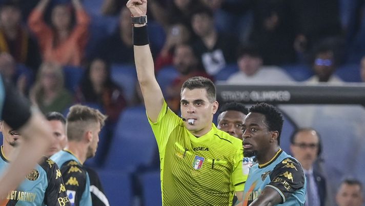 Roma-Venezia, la moviola: la squadra di Mourinho reclama un tocco di mano - immagine 1