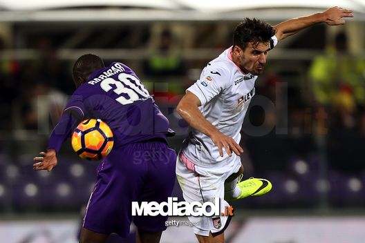 FLORENCE, ITALY - DECEMBER 04: Khouma Babacar of ACF Fiorentina battles for the ball with Sinisa Andelkovic of US Citta' di Palermo during the Serie A match between ACF Fiorentina and US Citta di Palermo at Stadio Artemio Franchi on December 4, 2016 in Florence, Italy. (Photo by Gabriele Maltinti/Getty Images) FLORENCE, ITALY - DECEMBER 04: Khouma Babacar of ACF Fiorentina battles for the ball with Sinisa Andelkovic of US Citta' di Palermo during the Serie A match between ACF Fiorentina and US Citta di Palermo at Stadio Artemio Franchi on December 4, 2016 in Florence, Italy. (Photo by Gabriele Maltinti/Getty Images)