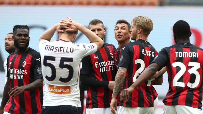 MILAN, ITALY - APRIL 18: Fikayo Tomori of A.C. Milan celebrates their team's second goal with team mates, an own goal scored by Gianluca Scamacca of Genoa (not in picture) during the Serie A match between AC Milan and Genoa CFC at Stadio Giuseppe Meazza on April 18, 2021 in Milan, Italy. Sporting stadiums around Italy remain under strict restrictions due to the Coronavirus Pandemic as Government social distancing laws prohibit fans inside venues resulting in games being played behind closed doors. (Photo by Marco Luzzani/Getty Images) MILAN, ITALY - APRIL 18: Fikayo Tomori of A.C. Milan celebrates their team's second goal with team mates, an own goal scored by Gianluca Scamacca of Genoa (not in picture) during the Serie A match between AC Milan and Genoa CFC at Stadio Giuseppe Meazza on April 18, 2021 in Milan, Italy. Sporting stadiums around Italy remain under strict restrictions due to the Coronavirus Pandemic as Government social distancing laws prohibit fans inside venues resulting in games being played behind closed doors. (Photo by Marco Luzzani/Getty Images)