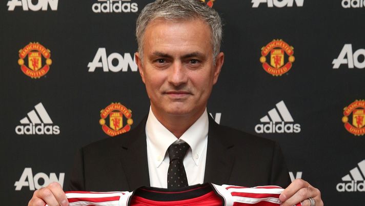 Mourinho blinda Zlatan: “Siamo contenti delle sue prestazioni, rimarrà con noi” Mourinho blinda Zlatan: “Siamo contenti delle sue prestazioni, rimarrà con noi”