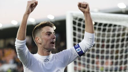 LA SPEZIA, ITALY - NOVEMBER 06: Giulio Maggiore of Spezia Calcio celebrates the victory after during the Serie A match between Spezia Calcio v Torino FC at Stadio Alberto Picco on November 6, 2021 in La Spezia, Italy. (Photo by Gabriele Maltinti/Getty Images)