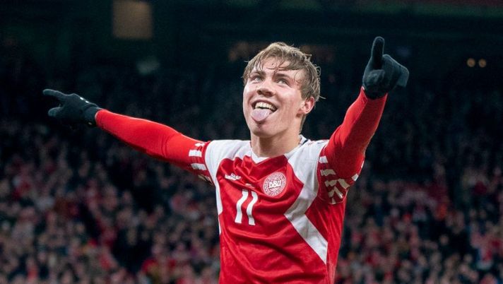 Denmark's forward Rasmus Hojlund celebrates scoring the 2-1 goal during the UEFA Euro 2024 Group H qualification football match Denmark v Finland on March 23, 2023 in Copenhagen, Denmark. (Photo by Liselotte Sabroe / Ritzau Scanpix / AFP) / Denmark OUT (Photo by LISELOTTE SABROE/Ritzau Scanpix/AFP via Getty Images) INFO SOS – Atalanta, occhio a questo fattore importante per il futuro di Hojlund - immagine 1