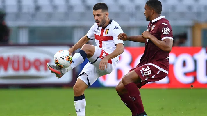 TURIN, ITALY - JULY 16:  Iago Falque (L) of Genoa CFC is challenged by Gleison Bremer (L) of Torino FC during the Serie A match between Torino FC and  Genoa CFC at Stadio Olimpico di Torino on July 16, 2020 in Turin, Italy.  (Photo by Valerio Pennicino/Getty Images)