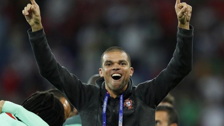 Képler Laveran Lima Ferreira "Pepe" (Real Madrid)  Képler Laveran Lima Ferreira "Pepe" (Real Madrid)