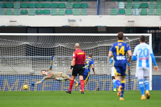 Hellas Napoli, getty images Napoli, Spalletti: “Troveremo Verona agguerrito. Mercato lento. Garella lascia…”- immagine 2