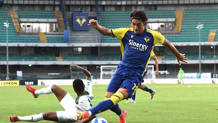 VERONA, ITALY - AUGUST 21: Matteo Cancellieri of Hellas Verona in action during the Serie A match between Hellas Verona FC v US Sassuolo at Stadio Marcantonio Bentegodi on August 21, 2021 in Verona, Italy. (Photo by Alessandro Sabattini/Getty Images) Gazzetta. “Cancellieri, bella scoperta: è da 7,5 con l’Under!”. E al fantacalcio… - immagine 1