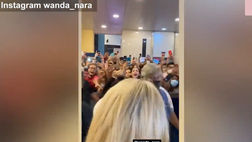 VIDEO / Wanda e Icardi, che accoglienza! I fan “assaltano” il negozio