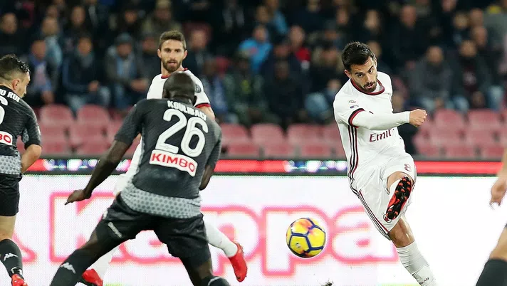 Suso al tiro durante Napoli-Milan (credits: GETTY Images)