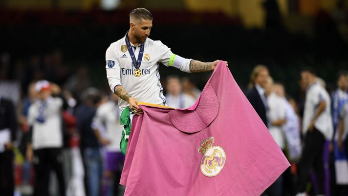 CARDIFF, WALES - JUNE 03: Sergio Ramos of Real Madrid celebrates with a Real Madrid flag after the UEFA Champions League Final between Juventus and Real Madrid at National Stadium of Wales on June 3, 2017 in Cardiff, Wales. (Photo by Shaun Botterill/Getty Images) CARDIFF, WALES - JUNE 03: Sergio Ramos of Real Madrid celebrates with a Real Madrid flag after the UEFA Champions League Final between Juventus and Real Madrid at National Stadium of Wales on June 3, 2017 in Cardiff, Wales. (Photo by Shaun Botterill/Getty Images)