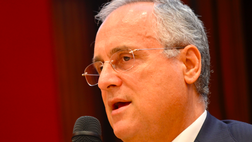 Lotito: “Lo dico contro i miei interessi: riprendiamo a giocare”