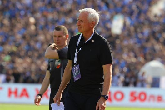Alan Pardew Il Levski sconfigge nel derby Pardew e Berbatov: i rivali tentano di invadere il campo- immagine 2