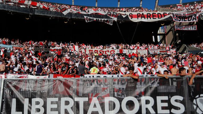 BUENOS AIRES, ARGENTINA - NOVEMBER 24: Fans of River Plate wait for the start of the match that is delayed before the second leg final match of Copa CONMEBOL Libertadores 2018 between River Plate and Boca Juniors at Estadio Monumental Antonio Vespucio Liberti on November 24, 2018 in Buenos Aires, Argentina. (Photo by Marcelo Hernandez/Getty Images) 