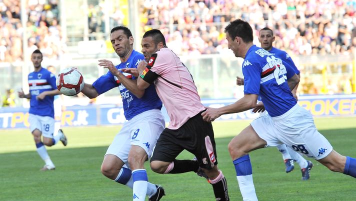 PALERMO, ITALY - MAY 09: Fabrizio Miccoli (C) of Palermo and Luciano Zauri (L) and Daniele Gastaldello (R) of Sampdoria compete for the ball during the Serie A match between US Citta di Palermo and UC Sampdoria at Stadio Renzo Barbera on May 9, 2010 in Palermo, Italy. (Photo by Tullio M. Puglia/Getty Images) PALERMO, ITALY - MAY 09: Fabrizio Miccoli (C) of Palermo and Luciano Zauri (L) and Daniele Gastaldello (R) of Sampdoria compete for the ball during the Serie A match between US Citta di Palermo and UC Sampdoria at Stadio Renzo Barbera on May 9, 2010 in Palermo, Italy. (Photo by Tullio M. Puglia/Getty Images)