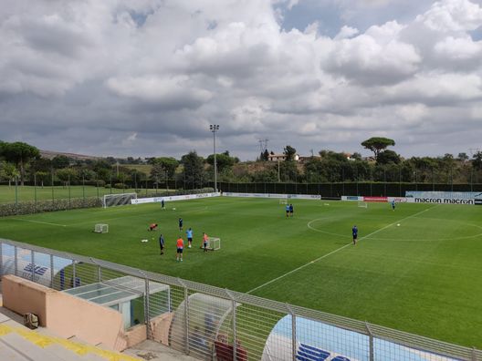 La Lazio entra in campo a Formello per la rifinitura in vista del Rennes La Lazio entra in campo a Formello per la rifinitura in vista del Rennes