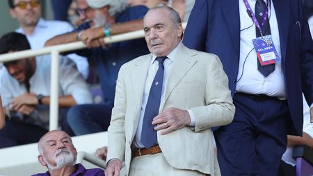 FLORENCE, ITALY - AUGUST 14: Rocco Commisso president of ACF Fiorentina looks on during the Serie A match between ACF Fiorentina and US Cremonese at Stadio Artemio Franchi on August 14, 2022 in Florence, . (Photo by Gabriele Maltinti/Getty Images) Rocco Commisso