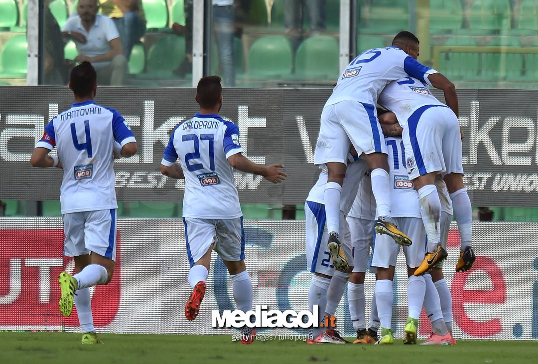  PALERMO, ITALY - OCTOBER 21:  Marco Moscati of Novara celebrates his second goal during the Serie B Match Between US Citta' di Palermo and Novara Calcio at Stadio Renzo Barbera stadium on October 21, 2017 in Palermo, Italy.  (Photo by Tullio M. Puglia/Getty Images) 