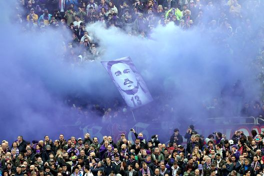 FLORENCE, ITALY - MARCH 11: ACF Fiorentina fans remember Captain Davide Astori during the serie A match between ACF Fiorentina and Benevento Calcio at Stadio Artemio Franchi on March 11, 2018 in Florence, Italy. (Photo by Gabriele Maltinti/Getty Images) FLORENCE, ITALY - MARCH 11: ACF Fiorentina fans remember Captain Davide Astori during the serie A match between ACF Fiorentina and Benevento Calcio at Stadio Artemio Franchi on March 11, 2018 in Florence, Italy. (Photo by Gabriele Maltinti/Getty Images)