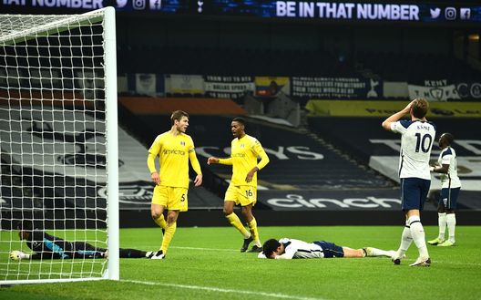 LONDON, ENGLAND - JANUARY 13: Son Heung-Min and Harry Kane of Tottenham Hotspur react after a missed chance during the Premier League match between Tottenham Hotspur and Fulham at Tottenham Hotspur Stadium on January 13, 2021 in London, England. Sporting stadiums around England remain under strict restrictions due to the Coronavirus Pandemic as Government social distancing laws prohibit fans inside venues resulting in games being played behind closed doors. (Photo by Glyn Kirk - Pool/Getty Images) LONDON, ENGLAND - JANUARY 13: Son Heung-Min and Harry Kane of Tottenham Hotspur react after a missed chance during the Premier League match between Tottenham Hotspur and Fulham at Tottenham Hotspur Stadium on January 13, 2021 in London, England. Sporting stadiums around England remain under strict restrictions due to the Coronavirus Pandemic as Government social distancing laws prohibit fans inside venues resulting in games being played behind closed doors. (Photo by Glyn Kirk - Pool/Getty Images)