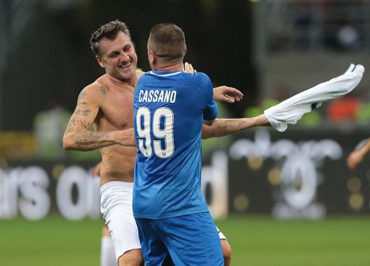 MILAN, ITALY - MAY 21: Christian Vieri celebrates his goal with Antonio Cassano during Andrea Pirlo Farewell Match at Stadio Giuseppe Meazza on May 21, 2018 in Milan, Italy. (Photo by Emilio Andreoli/Getty Images) MILAN, ITALY - MAY 21: Christian Vieri celebrates his goal with Antonio Cassano during Andrea Pirlo Farewell Match at Stadio Giuseppe Meazza on May 21, 2018 in Milan, Italy. (Photo by Emilio Andreoli/Getty Images)