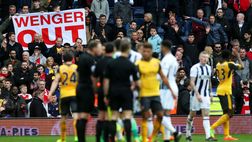 Premier League, crollo senza fine per l’Arsenal: il WBA vince 3-1, tifosi furiosi
