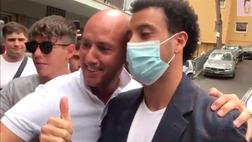 VIDEO Lazio, visite mediche per Felipe Anderson: sorrisi e selfie con i tifosi