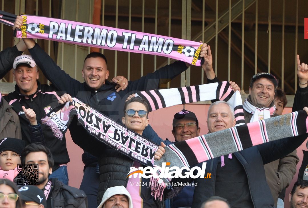 FOTOTIFO Palermo-Como 3-0, gli scatti ai tifosi al “Renzo Barbera” (GALLERY) - immagine 68