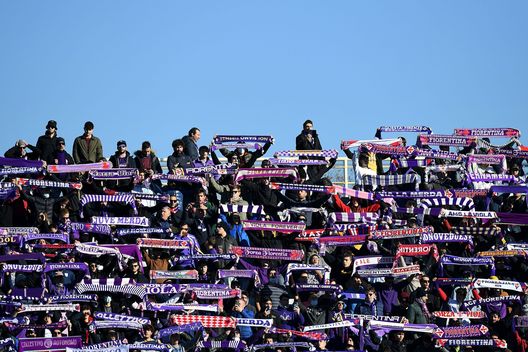 FLORENCE, ITALY - DECEMBER 19:Fans of ACF Fiorentina during the Serie A match between ACF Fiorentina and US Sassuolo at Stadio Artemio Franchi on December 19, 2021 in Florence, Italy. (Photo by Alessandro Sabattini/Getty Images) Fiorentina, novità per gli abbonati che non possono andare allo stadio- immagine 2