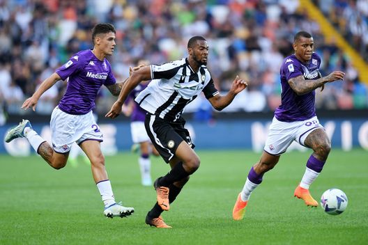 UDINE, ITALY - AUGUST 31: Beto of Udinese is challenged by Lucas Martinez Quarta of Fiorentina during the Serie A match between Udinese Calcio and ACF Fiorentina at Dacia Arena on August 31, 2022 in Udine, Italy. (Photo by Alessandro Sabattini/Getty Images) Niente drammi, ma troppo turnover. Ecco dove nasce il problema del gol. Mercato, assalto finale a Parisi- immagine 2